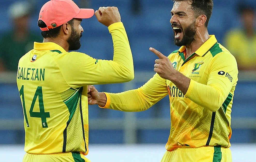 গকেবেরহার ১৩ উইকেট: অস্ট্রেলিয়ার পতন পিচের নয়, ব্যাটিংয়ের — আর আসল প্রশ্ন স্টিভ স্মিথের ঘাড়